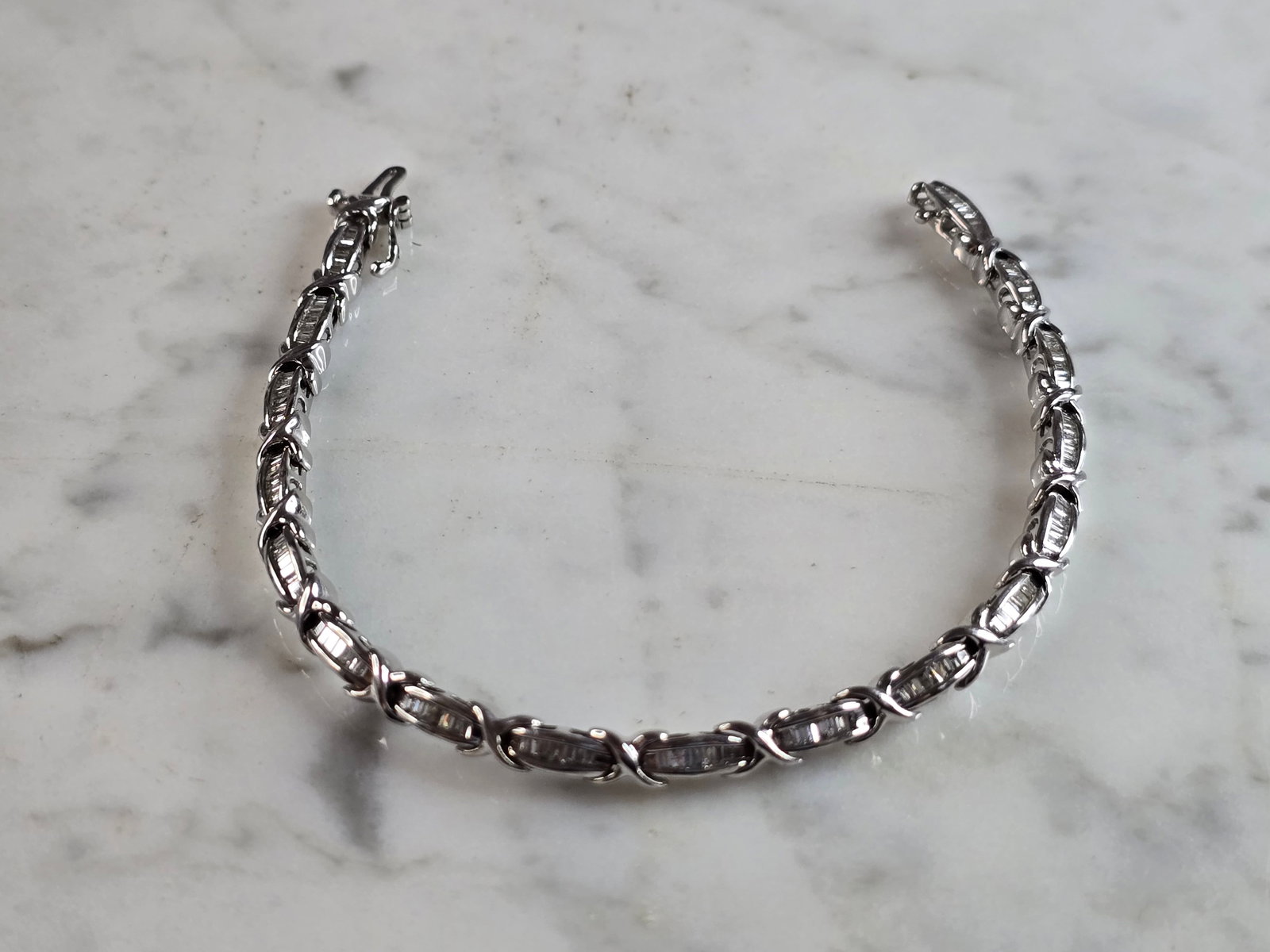 Womens Vintage Estate 10K White Gold Diamond Tennis Bracelet: A WOMENS VINTAGE ESTATE 10K WHITE GOLD DIAMOND TENNIS BRACELET . THE BRACELET MEASURES 7 1/8" LONG BY 3/16" WIDE, AND WEIGHS 10.9g. THEE ARE ABOUT 102 DIAMONDS IN THIS BRACELET. WOULD MAKE A GREAT GIF