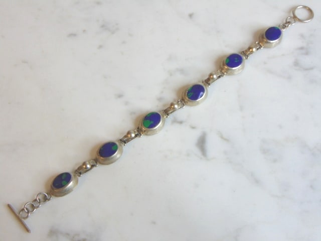 Womens Vintage Sterling Silver Azurmalachite Bracelet: A LOVELY VINTAGE ESTATE STERLING SILVER AZURMALACHITE BRACELET. NOT SURE IF STONE IS REAL OR MAN MADE. BRACELET MEASURES 8 1/4" LONG BY 1/2" WIDE AND WEIGHS 17.4g. THIS WOULD MAKE A LOVELY GIFT FOR TH