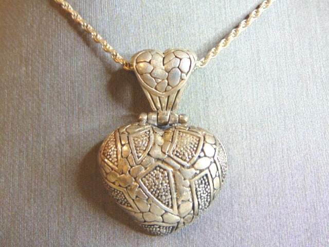 Womens Sterling Silver Necklace w/ Heart Pendant: A STERLING SILVER NECKLACE AND HEART PENDANT. THE NECKLACE MEASURES 18" LONG AND THE PENDANT MEASURES 1 1/2" LONG BY 1 1/8" WIDE. TOGETHER THEY WEIGH 19.9g. ANY QUESTIONS PLEASE DON'T HESITATE TO ASK.