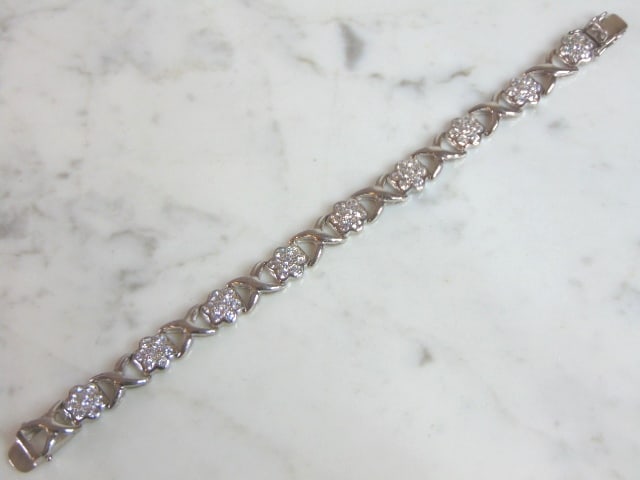 Womens Vintage Estate Sterling Silver CZ Bracelet: A WOMENS VINTAGE STERLING SILVER CZ BRACELET. BRACELET MEASURES 7 1/4" LONG AND 3/8" WIDE AND WEIGHS 20.7g. WOULD MAKE A LOVELY GIFT FOR THAT SOMEONE SPECIAL. BE SURE TO CHECK OUT SOME OF MY OTHER GRE