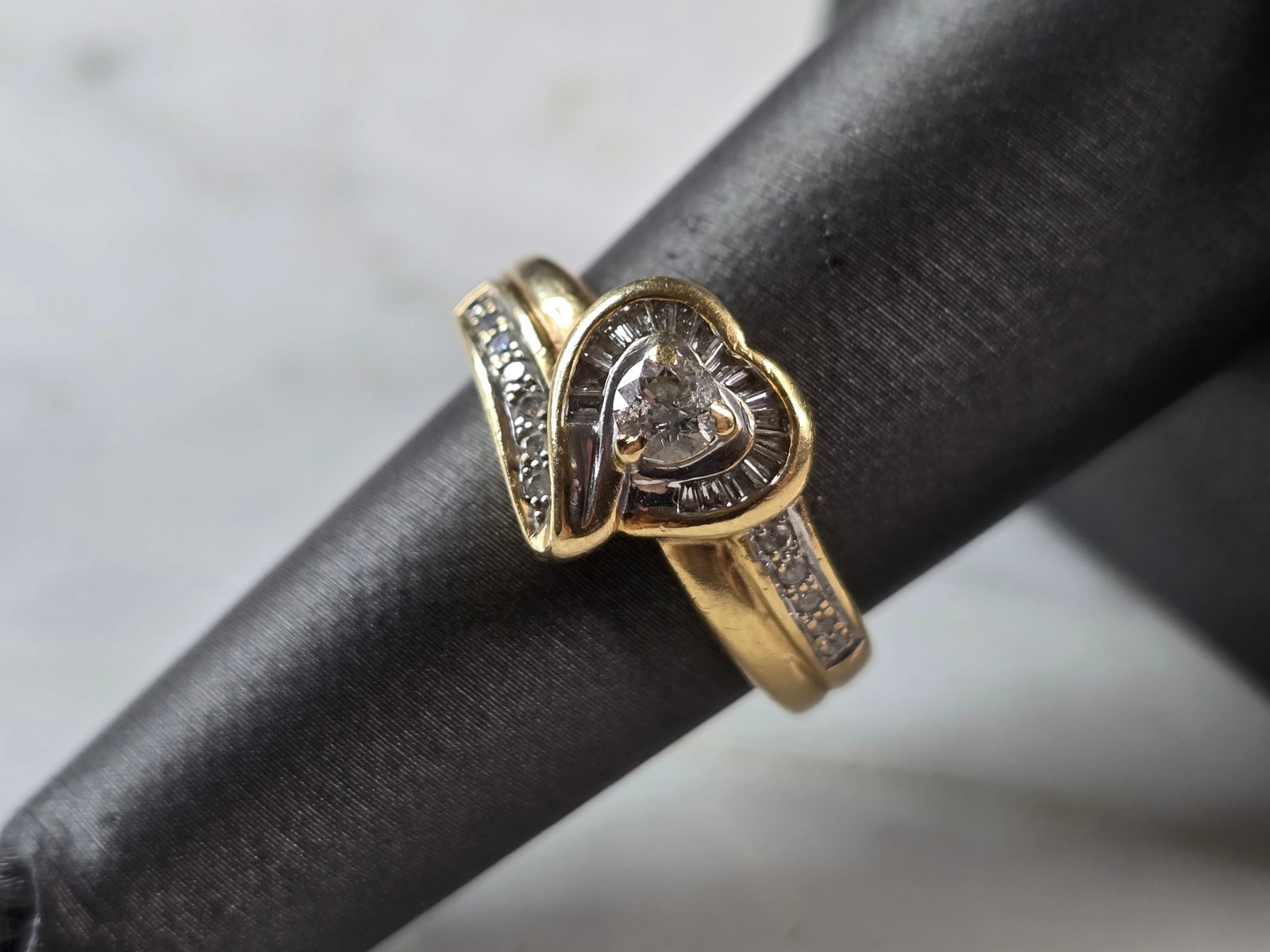Womens Vintage Estate 14K Yellow Gold Diamond Heart Ring (1 of 6)