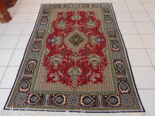 Vintage Estate Semi-Antique Handmade Tabriz Rug: A BEAUTIFUL SEMI ANTIQUE HANDMADE HAND KNOTTED TABRIZ RUG THAT MEASURES 4' 7" BY 6' 10" . RUG IS MADE FROM 100% WOOL. CONDITION IS GOOD.