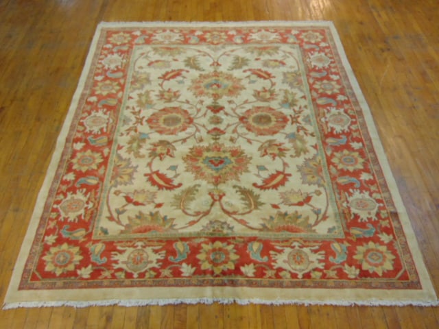 Vintage Estate Semi-Antique Handmade Sarouk Rug: A BEAUTIFUL SEMI ANTIQUE HAND MADE HAND KNOTTED SAROUK RUG THAT MEASURES 8'3"BY 6'10". RUG IS MADE FROM 100% WOOL. CONDITION IS GOOD. APPRAISED $6500