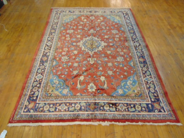 Vintage Estate Semi-Antique Handmade Mahal Rug: A BEAUTIFUL SEMI ANTIQUE HAND MADE HAND KNOTTED MAHAL RUG THAT MEASURES 10'4"BY 7'. RUG IS MADE FROM 100% WOOL. CONDITION IS GOOD. APPRAISED $8500
