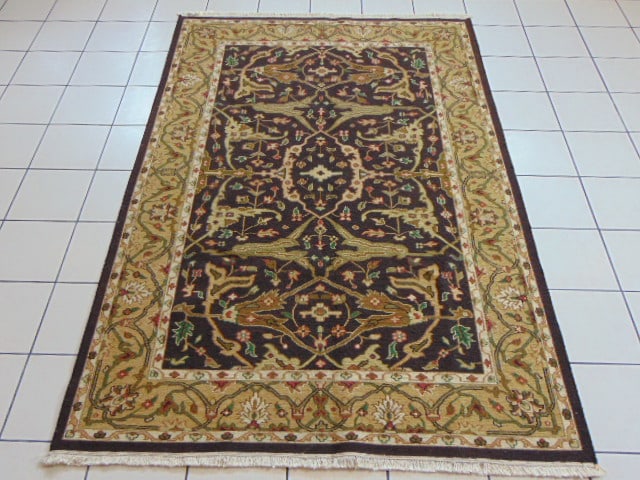 Vintage Estate Handmade Soumak Rug: A BEAUTIFUL VINTAGE ESTATE HANDMADE HANDKNOTTED SOUMAK RUG THAT MEASURES 5' 6" BY 8' 3" . RUG IS MADE FROM 100% WOOL. IF THERE ARE ANY ISSUES PLEASE CONTACT US, WE'RE ALWAYS HAPPY TO TRY TO HELP YOU O