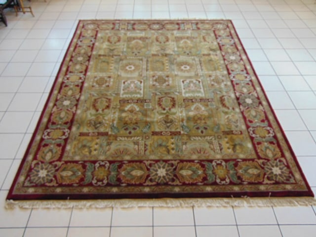 Vintage Estate Handmade Jaipur Rug: A BEAUTIFUL VINTAGE ESTATE HANDMADE JAIPUR RUG THAT MEASURES 8' BY 10' 2" . RUG IS MADE FROM 100% WOOL. NO EXTRA PICTURES WILL BE TAKEN AS IT IS TOO HARD TO GET TO THE RUGS WE ARE SORRY, WOULD BE BUYI
