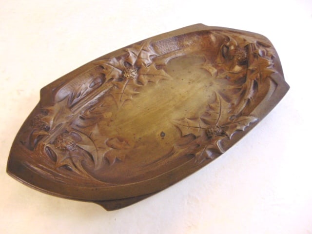 ANTIQUE HOLLY BERRY BRONZE TRINKET TRAY: A DECORATIVE ANTIQUE BRONZE TRINKET TRAY DECORATED WITH HOLLY BERRIES. TRAY MEASURES 15" LONG BY 8" WIDE. THERE IS NO MARK ON THIS PIECE. CAME FROM AN ESTATE IN PARIS FRANCE WHERE PERSON WAS A LONG TI