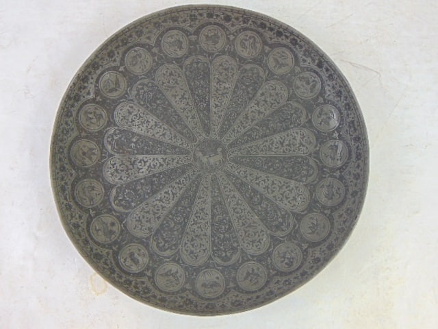 Vintage Antique Decorative Middle Eastern Copper Tray: FOR SALE IS THIS WONDERFUL VINTAGE ANTIQUE DECORATIVE MIDDLE EASTERN COPPER TRAY. THE TRAY MEASURES 11 3/4" IN DIAMETER AND 4" TALL. TRAY IS IN WONDERFUL CONDITION. ANY QUESTIONS PLEASE DONT HESITATE 