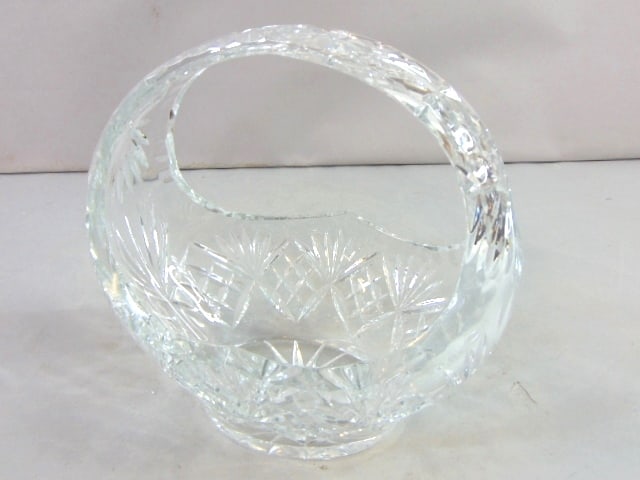 Vintage Decorative Etched Crystal Marriage Basket: A VINTAGE DECORATIVE ETCHED CRYSTAL MARRIAGE BASKET THAT MEASURES 8 1/2" TALL BY 8 1/4" LONG BY 6" WIDE. BE SURE TO CHECK OUT SOME OF OUR OTHER GREAT ITEMS UP FOR SALE. THANK YOU.