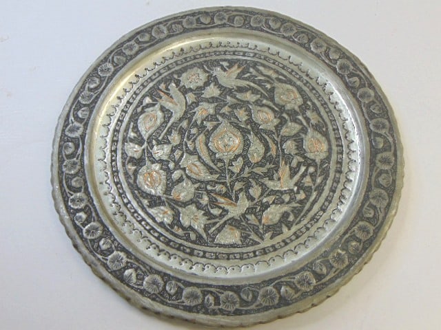 Vintage Antique Decorative Middle Eastern Copper Charger Tray: FOR SALE IS THIS WONDERFUL VINTAGE ANTIQUE DECORATIVE MIDDLE EASTERN COPPER CHARGER TRAY. THE TRAY MEASURES 15 1/2" IN DIAMETER. TRAY IS IN WONDERFUL CONDITION AND HAS A BEAUTIFUL FLORAL DESIGN. ANY Q