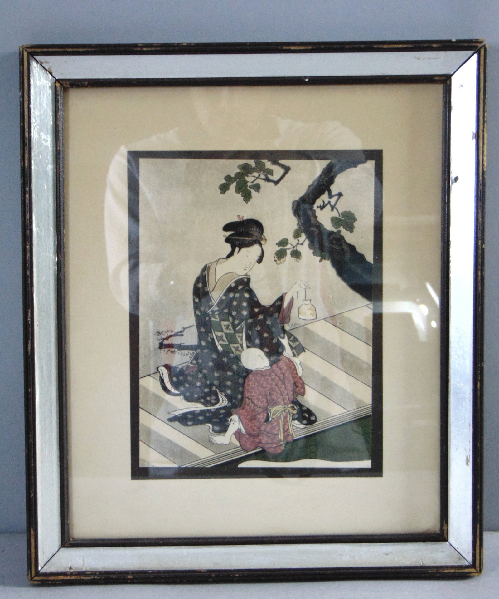Vintage Estate Framed Japanese Wood Block Print: A VINTAGE ESTATE FRAMED JAPANESE WOOD BLOCK PRINT THAT MEASURES 11 3/4" BY 13 3/4". CONDITION OF THE PRINT IS GREAT FOR ITS AGE. ITS A VERY NICE DECORATORS PIECE. FRAME HAS BLEMISHES AMD CHIPS ON THE 