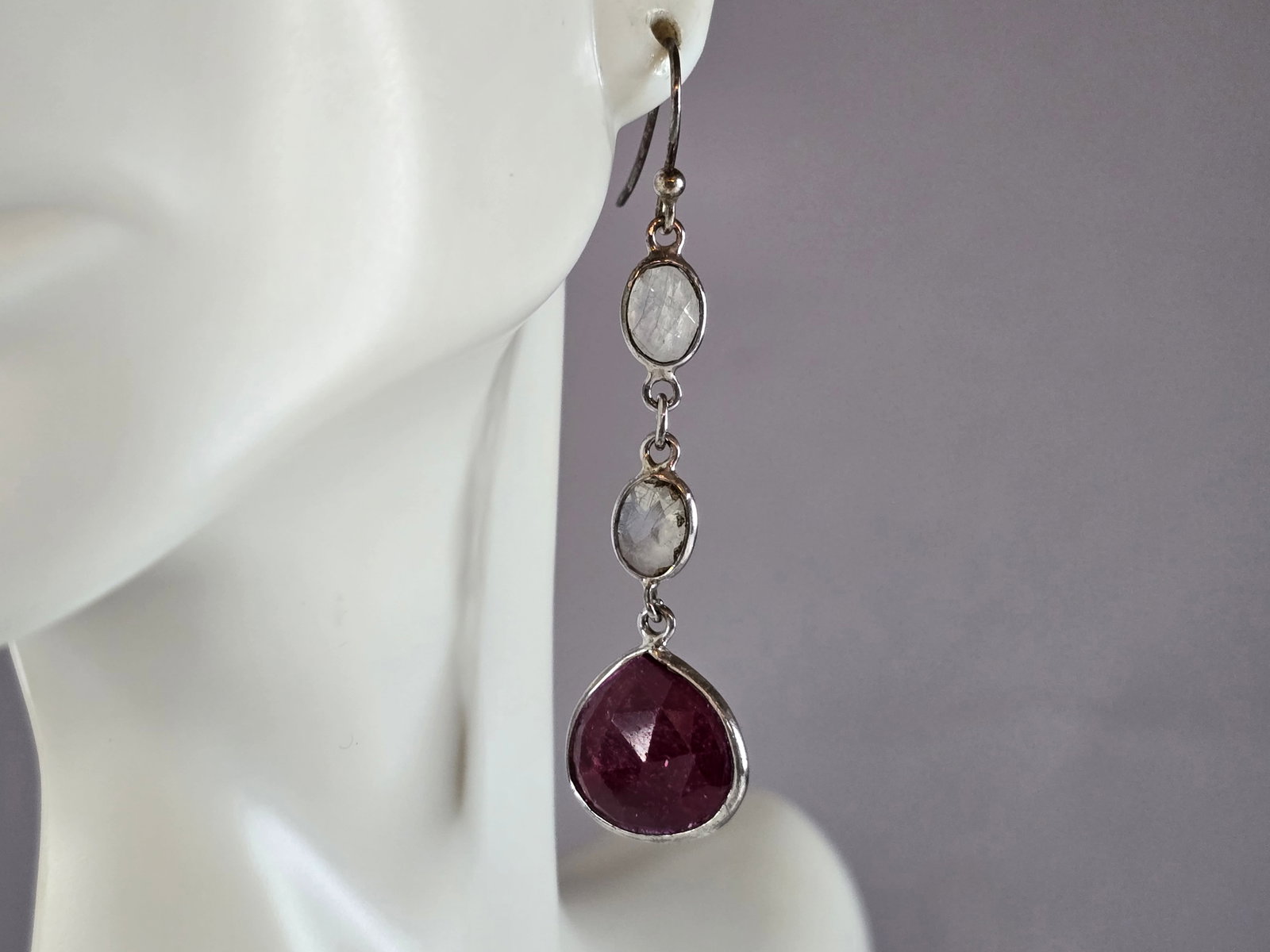 Womens Vintage Estate Sterling Silver Natural Ruby Moonstone Earrings: A PAIR OF WOMENS VINTAGE ESTATE STERLING SILVER NATURAL RUBY & MOONSTONE DANGLE EARRINGS. EARRINGS WEIGH 6.3g AND MEASURE 2 1/8" LONG BY 1/2" WIDE. MAKES A GREAT GIFT FOR THAT SOMEONE SPECIAL. ANY QUE