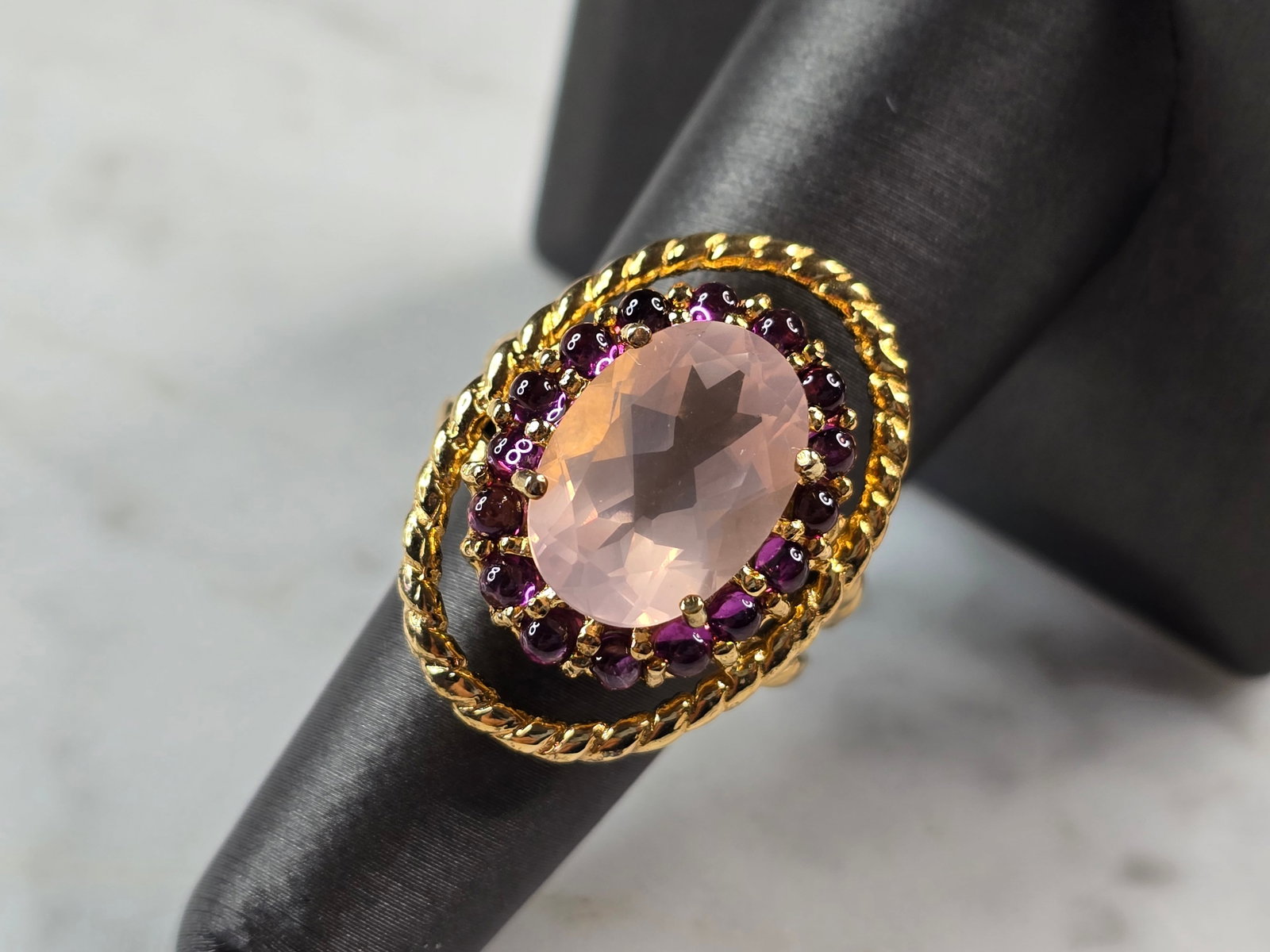 Womens Sterling Silver Gold Tone Pink Quartz Amethyst Ring: A BEAUTIFUL WOMENS VINTAGE ESTATE STERLING SILVER GOLD TONE RING WITH A PINK QUARTZ COLORED STONE SURROUNDED BY TINY AMETHYST STONES. THE RING WEIGHS 8.9g, AND IS A SIZE 7.0. RING MEASURES 1" LONG. NO