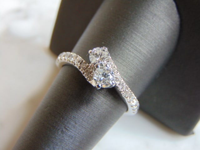 Womens 14k White Gold Diamond Engagement Ring: AN EXQUISITE WOMEN'S 14K WHITE GOLD DIAMOND ENGAGEMENT RING. THE RING WEIGHS 3.8g, AND IS A SIZE 9.0. TOTAL CARAT WEIGHT IS ABOUT 1.04cts. WOULD MAKE A LOVELY GIFT FOR THAT SOMEONE SPECIAL. ANY QUESTI