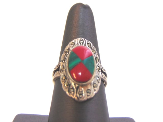 Womens Sterling Silver Southwestern Style Ring: A WOMENS VINTAGE ESTATE STERLING SILVER SOUTHWESTERN STYLE INLAY RING. RING SIZE IS 6.25, AND WEIGHS 6.2g. RING ALONG WITH OTHERS SIMILAR WERE PURCHASED 10 YEARS AGO AT A ROADSIDE STAND IN WESTERN NEW