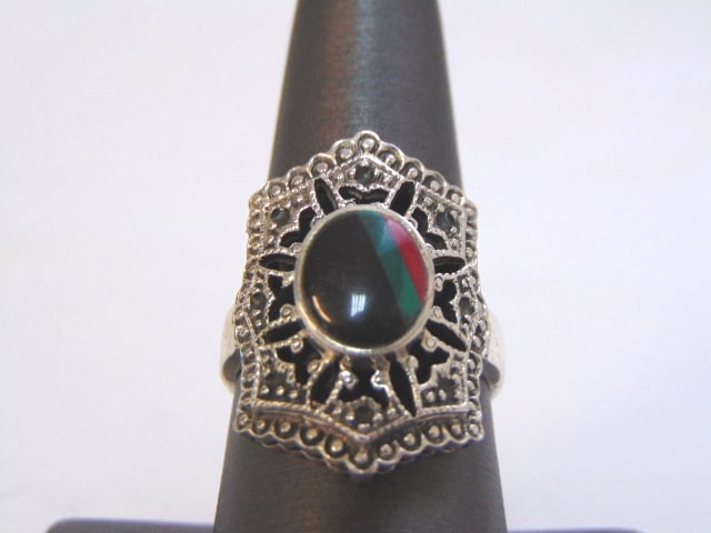 Womens Vintage Sterling Silver Southwestern Ring: A WOMENS VINTAGE ESTATE STERLING SILVER SOUTHWESTERN STYLE INLAY RING. RING SIZE IS 5.75, AND WEIGHS 7.4g. RING ALONG WITH OTHERS SIMILAR WERE PURCHASED 10 YEARS AGO AT A ROADSIDE STAND IN WESTERN NEW