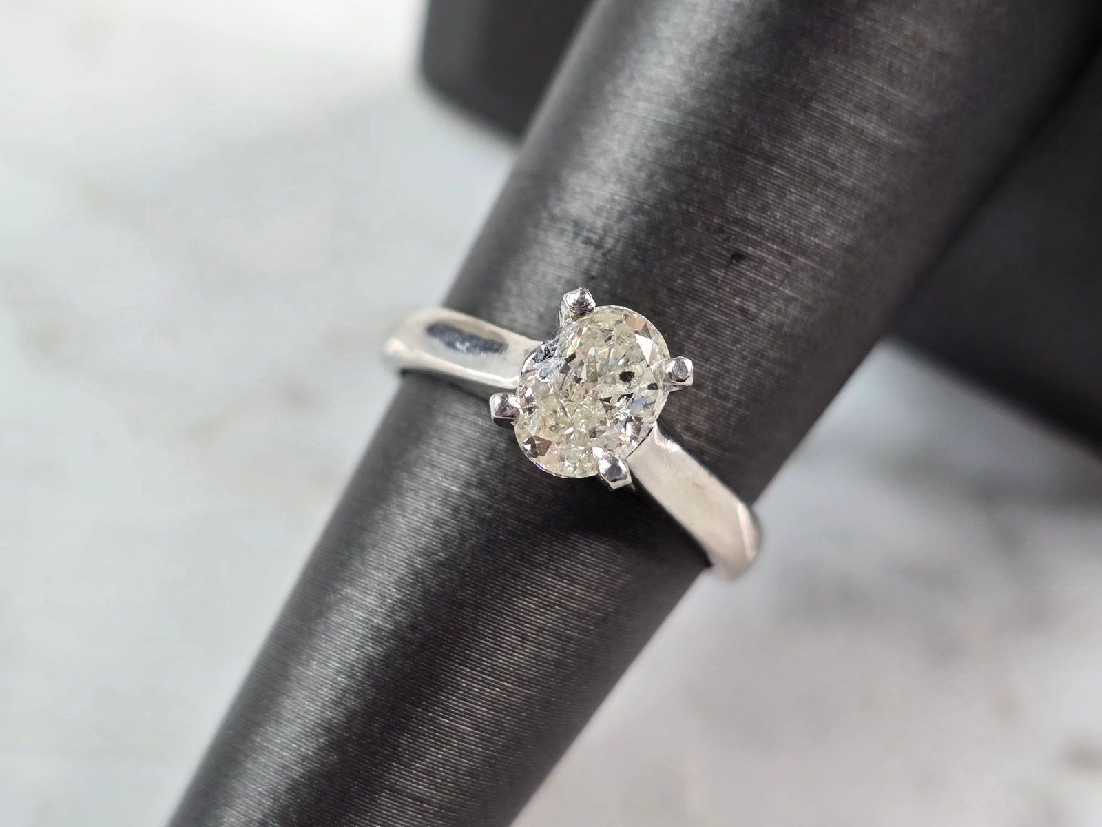 Womens Vintage Estate Platinum 0.75ct Diamond Ring: A WOMENS VINTAGE ESTATE PLATINUM DIAMOND RING. THE RING IS A SIZE 6.5 AND WEIGHS 6.6g. THE DIAMOND IS ABOUT 0.75cts. THE WIDTH OF THE RING IS 5/16". ANY QUESTIONS, PLEASE ASK. BE SURE TO CHECK OUT SOM