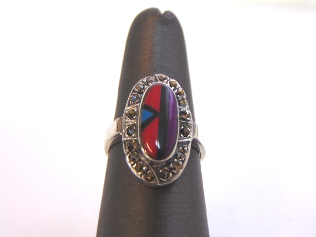 Womens Sterling Silver Southwestern Style Ring: A WOMENS VINTAGE ESTATE STERLING SILVER SOUTHWESTERN STYLE INLAY RING. RING SIZE IS 6.0, AND WEIGHS 5.1g. RING ALONG WITH OTHERS SIMILAR WERE PURCHASED 10 YEARS AGO AT A ROADSIDE STAND IN WESTERN NEW 