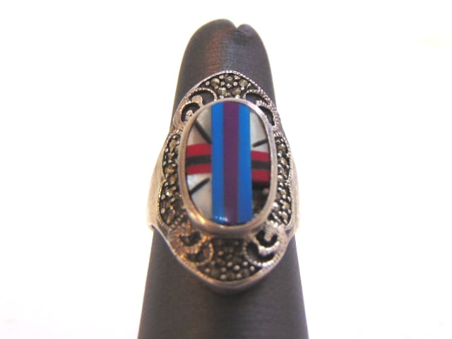 Womens Sterling Silver Southwestern Style Ring: A WOMENS VINTAGE ESTATE STERLING SILVER SOUTHWESTERN STYLE INLAY RING. RING SIZE IS 5.5, AND WEIGHS 7.2g. RING ALONG WITH OTHERS SIMILAR WERE PURCHASED 10 YEARS AGO AT A ROADSIDE STAND IN WESTERN NEW 