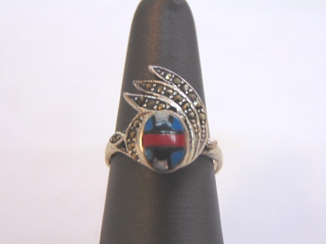 Womens Sterling Silver Southwestern Style Ring: A WOMENS VINTAGE ESTATE STERLING SILVER NATIVE AMERICAN ZUNI INLAY RING. RING SIZE IS 4.75, AND WEIGHS 4.0g. THIS WOULD MAKE A NICE GIFT FOR THAT SOMEONE SPECIAL. ANY QUESTIONS PLEASE DO NOT HESITATE 
