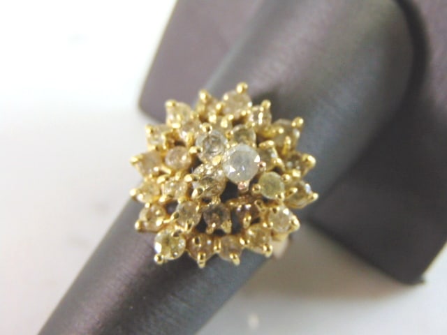 Womens Vintage Estate 14k Yellow Gold Diamond Ring: A WOMENS VINTAGE ESTATE 14K YELLOW GOLD DIAMOND CLUSTER RING. THE RING WEIGHS 6.7g AND IS A SIZE 8.25. THE CARAT WEIGHT OF THE DIAMONDS ARE ABOUT 2.0cts. RING IS NOT MARKED BUT IT HAS BEEN TESTED AND 