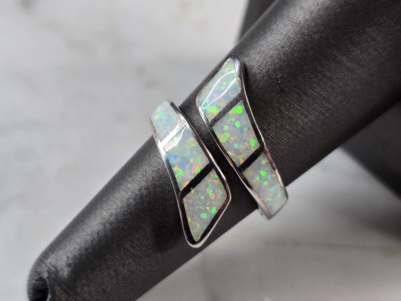 Womens Sterling Silver Modernist Opal Spiral Ring: A WOMENS STERLING SILVER MODERNIST OPAL SPIRAL RING. THE RING IS A SIZE 6.75, AND WEIGHS 4.7g. THE WIDTH OF THE RING IS 3/4". THE RING MAKES A BEAUTIFUL GIFT FOR THAT SOMEONE SPECIAL. ANY QUESTIONS, P
