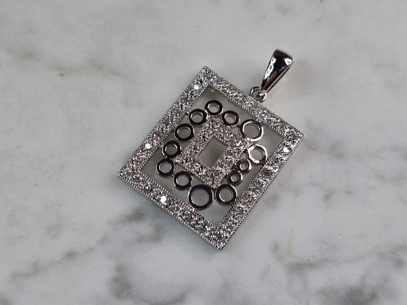 Womens Vintage Estate Sterling Silver CZ Stone Pendant: A WOMENS VINTAGE ESTATE STERLING SILVER CZ STONE PENDANT. PENDANT WEIGHS 4.6g, AND MEASURES 1 3/8" LONG BY 3/4" WIDE. MAKES A GREAT GIFT FOR THAT SOMEONE SPECIAL. ANY QUESTIONS, PLEASE ASK. BE SURE TO