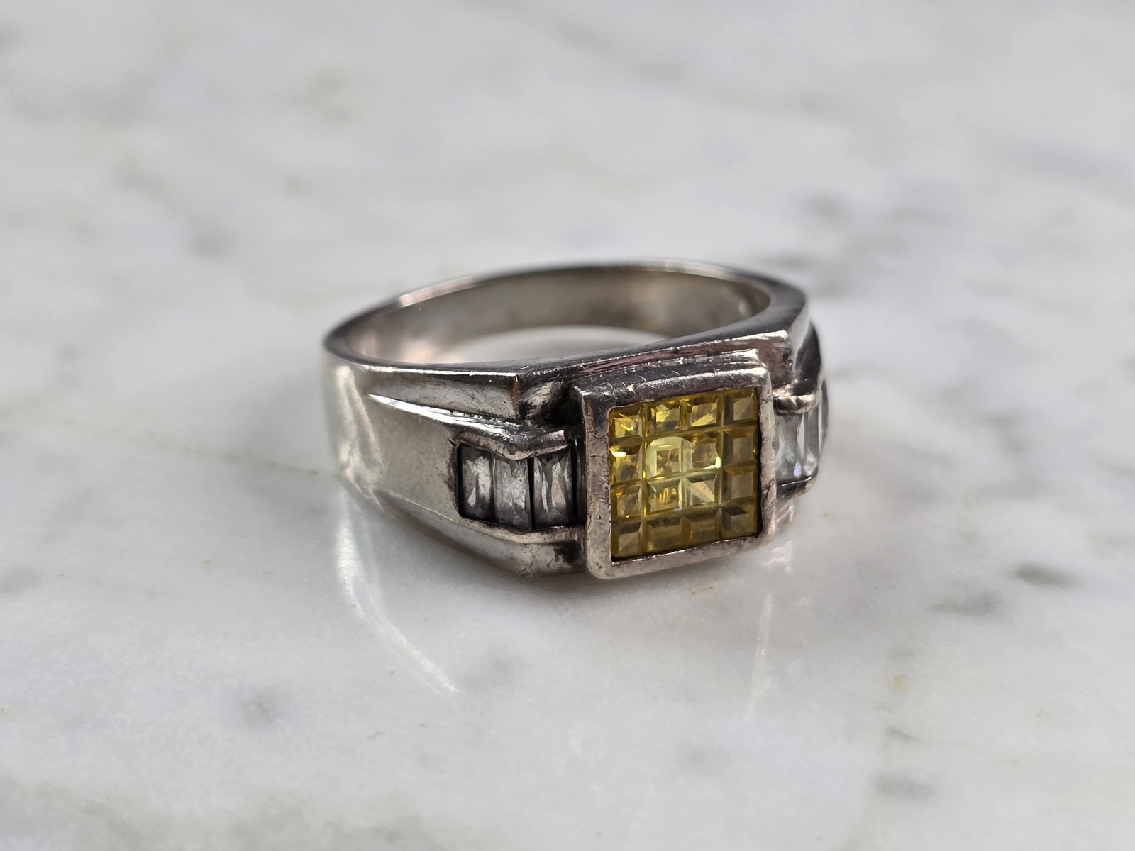 Mens Vintage Estate Sterling Silver Modernist Ring: A MENS VINTAGE ESTATE STERLING SILVER MODERNIST RING. THE RING IS A SIZE 13.0 AND WEIGHS 9.2g. THE WIDTH OF THE RING IS ABOUT 3/8". THE RING MAKES A BEAUTIFUL, IMPRESSIVE GIFT FOR THAT SOMEONE SPECIAL