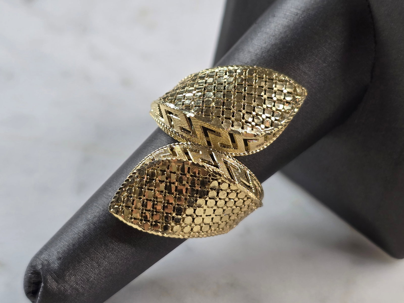 Womens 10K Yellow Gold Modernist Filigree Ring: A WOMENS 10K YELLOW GOLD MODERNIST FILIGREE RING. THE RING IS A SIZE 7.75 AND WEIGHS 3.4g. THE LENGTH OF THE RING IS 1 3/8". THE RING MAKES A LOVELY GIFT FOR THAT SOMEONE SPECIAL. ANY QUESTIONS, PLEAS