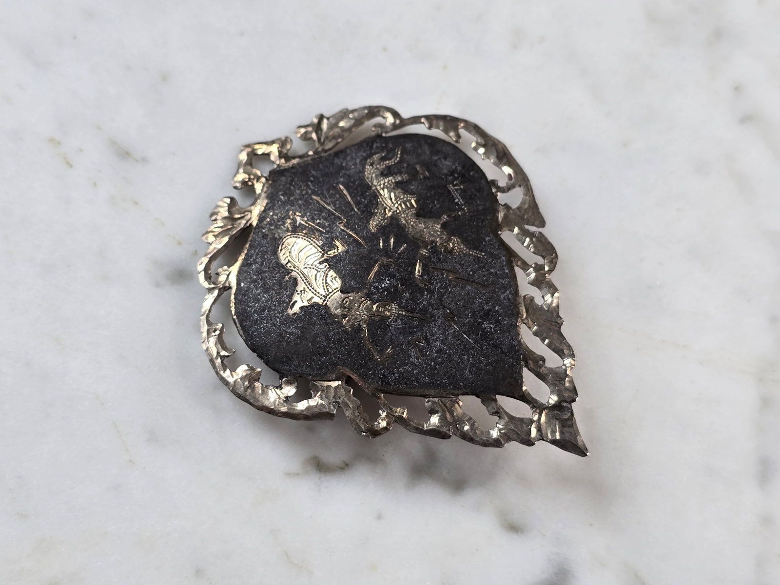 Womens Vintage Estate Sterling Silver Siam Brooch: A WOMENS VINTAGE ESTATE STERLING SILVER SIAM BROOCH. THE TOTAL WEIGHT OF THE BROOCH IS 8.5g. THE BROOCH MEASURES 2" BY 1 3/4". MAKES A GREAT GIFT FOR THAT SPECIAL SOMEONE. ANY QUESTIONS, PLEASE ASK. B