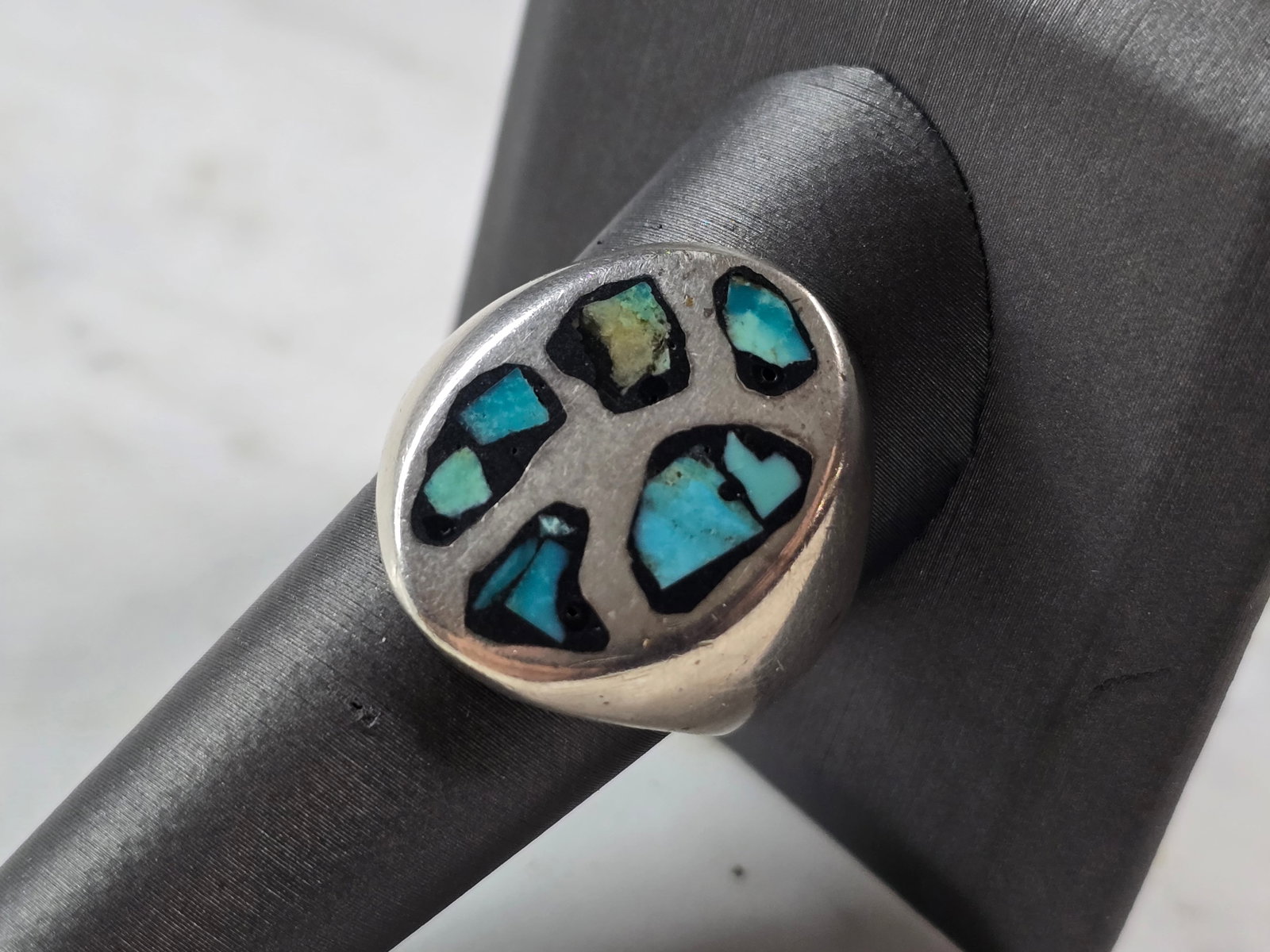 Mens Vintage Estate Sterling Silver Mosaic Turquoise Ring: A MENS VINTAGE ESTATE STERLING SILVER SOUTHWESTERN MOSAIC TURQUOISE RING. THE RING IS A SIZE 10.5 AND WEIGHS 12.7g. RING MEASURES 7/8" LONG. RING IS NOT MARKED BUT IT HAS BEEN TESTED AND IS GUARANTEED