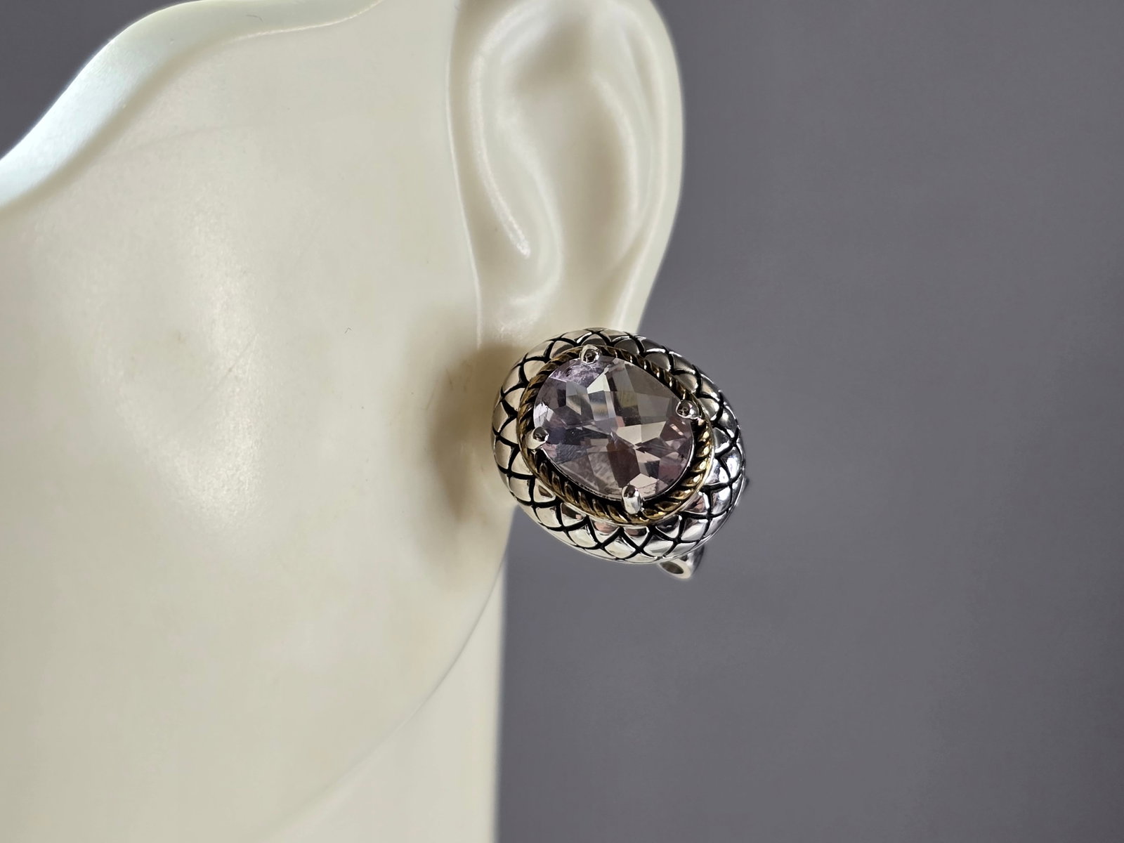 Womens Vintage Estate Sterling Silver Modernist CZ Earrings: A PAIR OF WOMENS STERLING SILVER MODERNIST CZ EARRINGS. EARRINGS WEIGH 9.8g AND MEASURE 5/8" LONG BY 1/2" WIDE. ANY QUESTIONS, PLEASE DO NOT HESITATE TO ASK. BE SURE TO CHECK OUT SOME OF MY OTHER GREA