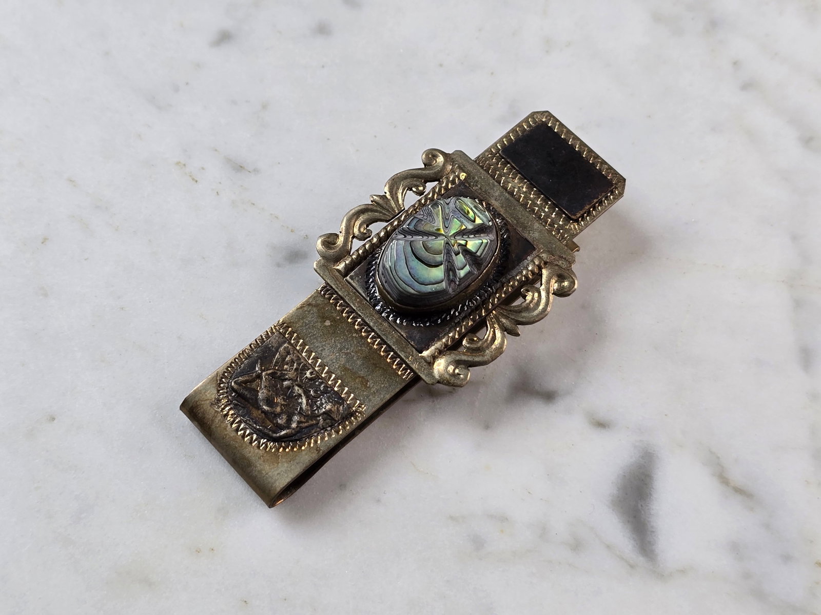 Vintage Estate Sterling Silver Incan Mayan Abalone Money Clip: FOR SALE IS THIS STERLING SILVER INCAN OR MAYAN STYLE MONEY CLIP WITH AN ABALONE STONE. THE MONEY CLIP WEIGHS 20.0g, AND IS 2 1/2" LONG BY 1 1/8" WIDE. THIS WOULD MAKE A LOVELY GIFT FOR THAT SOMEONE S