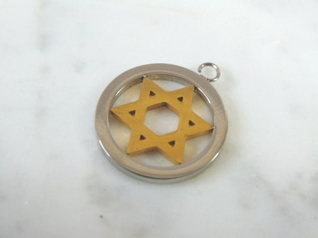 Vintage Estate 14K Yellow & White Gold Jewish Judaica Star of David Pendant: A VINTAGE ESTATE 14K YELLOW & WHITE GOLD STAR OF DAVID PENDANT. THE PENDANT WEIGHS 2.9g AND MEASURES 1" LONG BY 3/4" WIDE. PENDANT IS NOT MARKED, BUT IT HAS BEEN TESTED. DOES NEED A NEW BALE. MAKES A 
