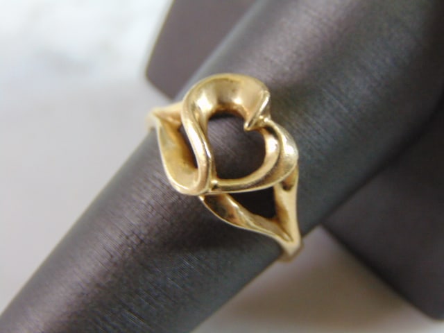 Womens Vintage Estate 14k Yellow Gold Heart Ring: A WOMENS VINTAGE 14K YELLOW GOLD HEART RING. THE RING SIZE IS A 8.75 AND WEIGHS 4.2g. RING IS STAMPED "14K". ANY OTHER QUESTIONS PLEASE ASK PRIOR TO BIDDING. BE SURE TO CHECK OUT SOME OF MY OTHER GREA