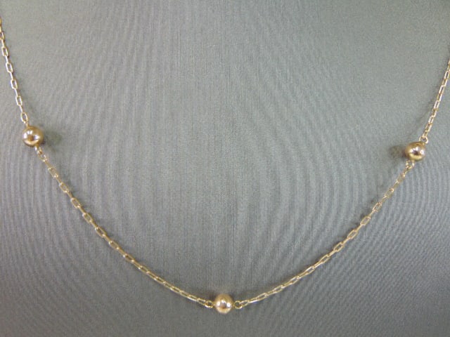 Womens Vintage Estate 10K Gold Necklace: A WOMENS VINTAGE ESTATE 10K YELLOW GOLD NECKLACE. THE NECKLACE MEASURES 20" LONG BY ABOUT 1/8" WIDE, AND WEIGHS 4.2g. NECKLACE IS STAMPED "417" ON THE CLASP. THIS WOULD MAKE A LOVELY GIFT FOR THAT SOM