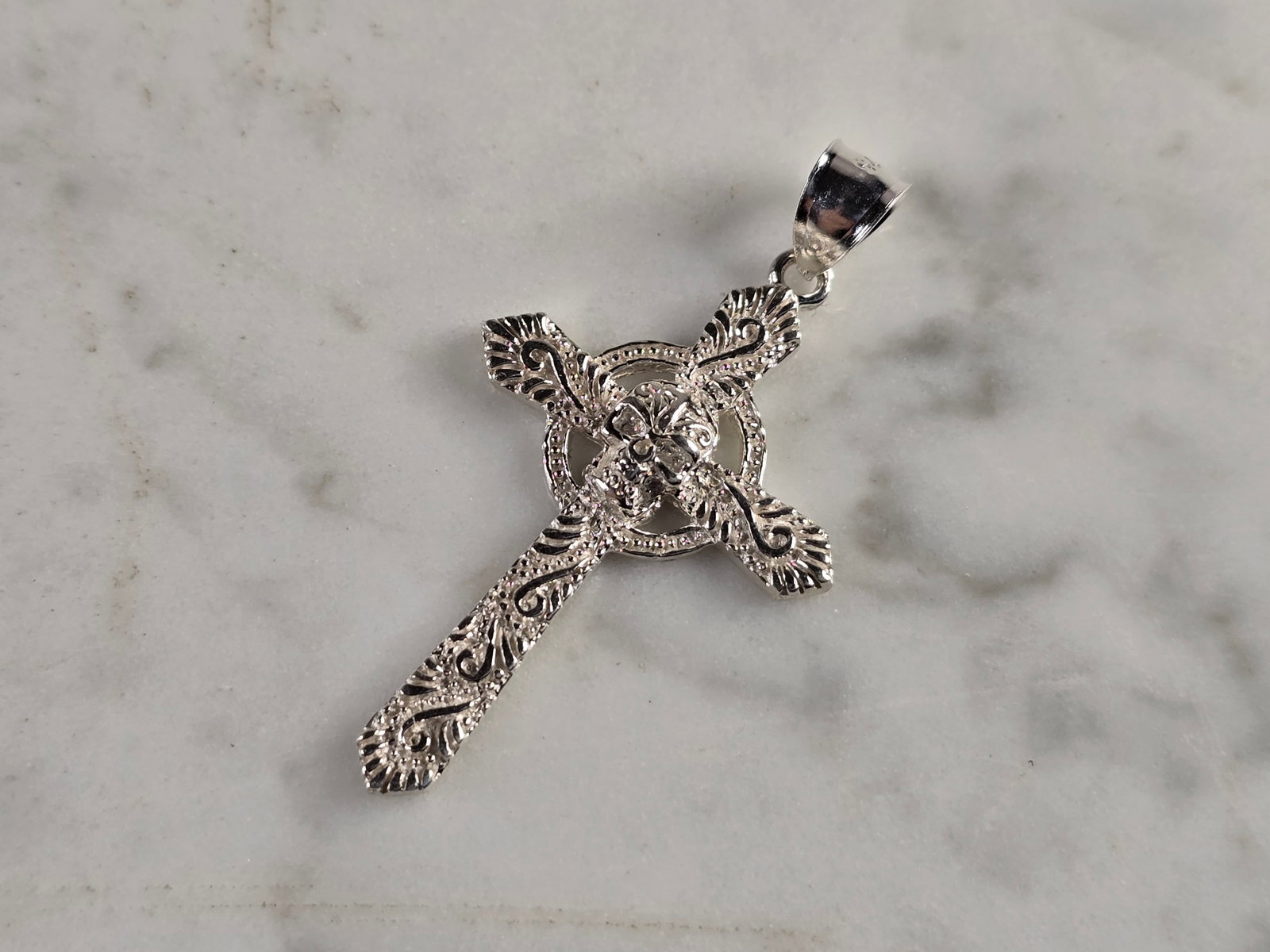 Womens Estate Sterling Silver Religious Celtic Cross Pendant: A WOMENS ESTATE STERLING SILVER RELIGIOUS CELTIC CROSS PENDANT. THE PENDANT WEIGHS 4.8g, AND MEASURES 1 3/4" LONG BY 1" WIDE. THIS WOULD MAKE A NICE GIFT FOR THAT SOMEONE SPECIAL. ANY OTHER QUESTIONS,