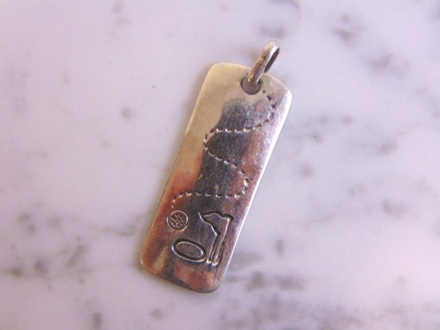 Vintage Estate Sterling Silver Golf Pendant: FOR SALE IS THIS VINTAGE ESTATE STERLING SILVER GOLF PENDANT. THE PENDANT WEIGHS 7.5g AND MEASURES 1 3/4" LONG BY 5/8" WIDE. MAKES A GREAT GIFT FOR THAT SOMEONE SPECIAL. IF ANY QUESTIONS, PLEASE ASK. 