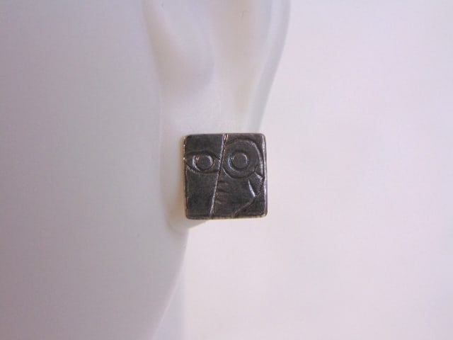 Womens Vintage Sterling Silver Modernist Earrings: FOR SALE IS A PAIR OF STERLING SILVER MODERNIST EARRINGS THAT WEIGH 0.8g, AND MEASURE 3/8" LONG BY 3/8" WIDE. MAKES A GREAT GIFT FOR THAT SOMEONE SPECIAL. ANY OTHER QUESTIONS, PLEASE ASK. BE SURE TO C