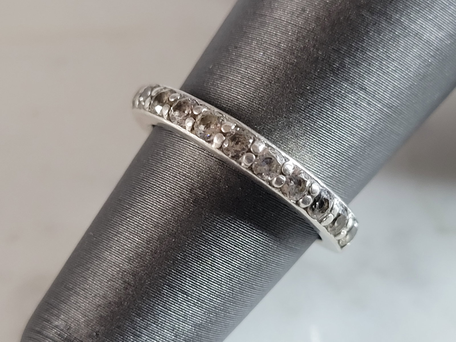 Womens Vintage Estate Sterling Silver Cubic Zirconia Ring: A WOMENS VINTAGE STATE STERLING SILVER CZ RING. THE RING SIZE IS AN 5.0, AND WEIGHS 2.2g. RING MEASURES 1/8" WIDE. RING IS STAMPED .925 ON THE INSIDE OF THE BAND. ANY QUESTIONS PLEASE DONT HESITATE TO