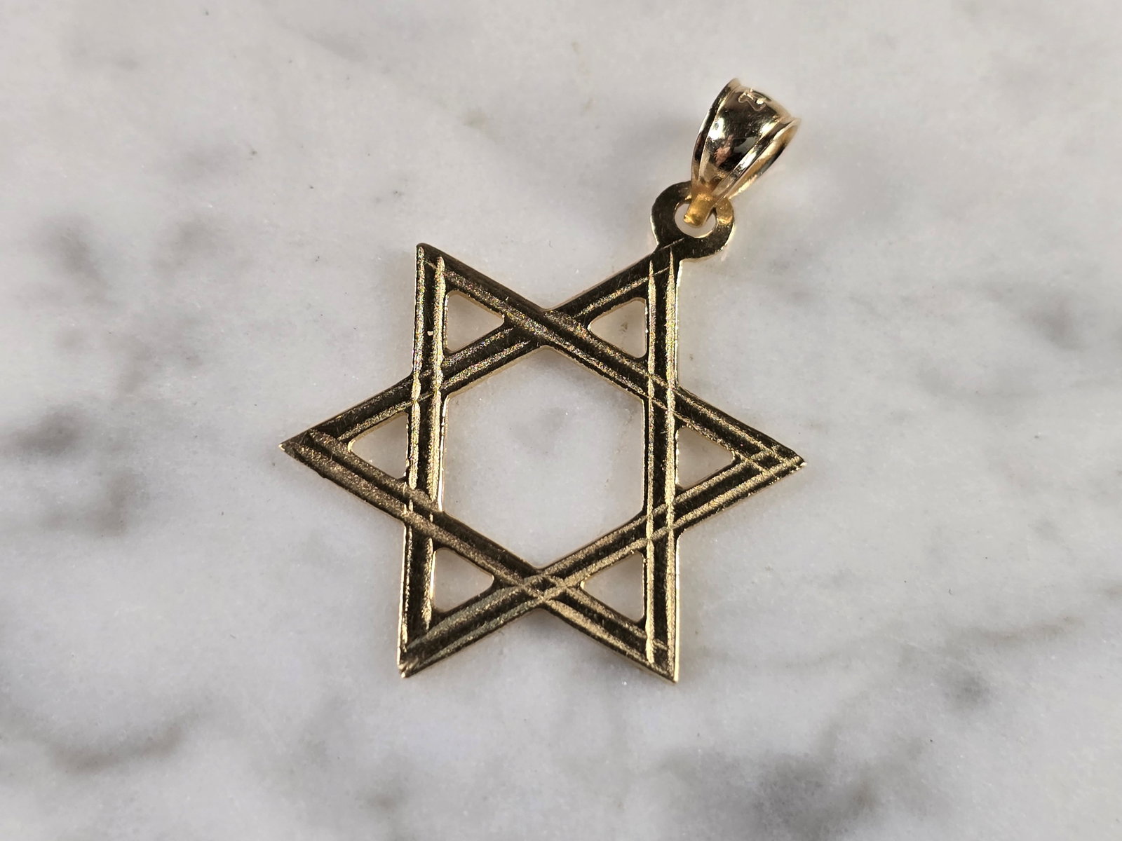 Vintage Estate 14K Yellow Gold Jewish Judaica Star of David Pendant: A VINTAGE ESTATE 14K YELLOW GOLD JUDAICA STAR OF DAVID PENDANT. THE PENDANT WEIGHS 1.6g AND MEASURES 1 1/4" LONG BY 1" WIDE. MAKES A GREAT GIFT FOR THAT SOMEONE SPECIAL. ANY QUESTIONS, PLEASE ASK. BE 