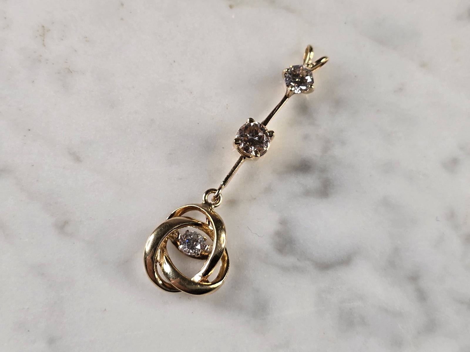 Womens Vintage Estate 10K Yellow Gold Diamond Pendant: A WOMENS VINTAGE ESTATE 10K YELLOW GOLD DIAMOND PENDANT. PENDANT HAS ABOUT .70cts. PENDANT WEIGHS 2.3g, AND MEASURES 1 5/8" BY 1/2". WOULD MAKE A LOVELY GIFT FOR THAT SOMEONE SPECIAL. ANY QUESTIONS PL