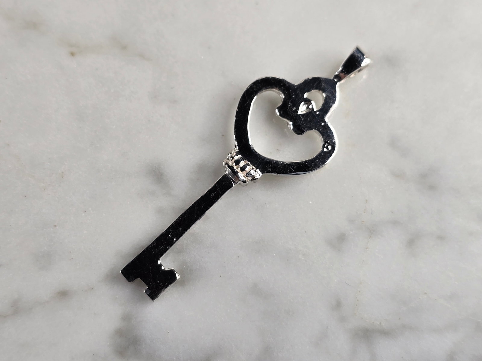 Womens Estate Sterling Silver Key Heart Pendant: A WOMENS ESTATE STERLING SILVER KEY TO MY HEART PENDANT. THE PENDANT WEIGHS 2.1g, AND MEASURES 1 5/8" LONG BY 1/2" WIDE. MAKES A GREAT GIFT FOR THAT SPECIAL SOMEONE. ANY QUESTIONS, PLEASE DO NOT HESIT