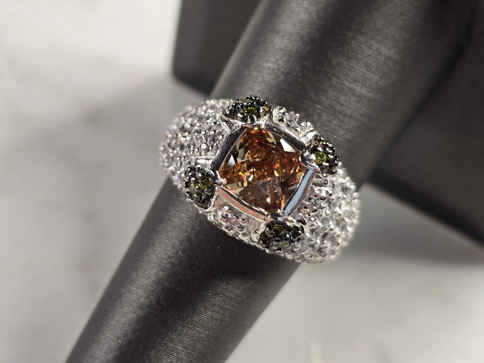 Womens Estate Sterling Silver Modernist Citrine Ring: A WOMENS ESTATE STERLING SILVER MODERNIST RING. THE RING IS A SIZE 7.75, AND WEIGHS 8.2g. STONE IS A CITRINE COLORED GLASS. THE WIDTH OF THE RING IS ABOUT 1/2". THE RING MAKES A BEAUTIFUL, IMPRESSIVE 