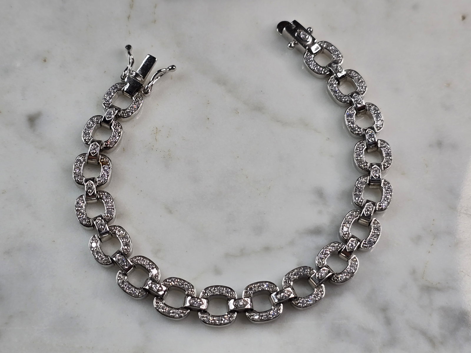 Womens Vintage Estate Sterling Silver Modernist CZ Bracelet: A WOMENS VINTAGE ESTATE STERLING SILVER MODERNIST CZ BRACELET. BRACELET MEASURES 7" LONG BY 3/8" WIDE AND WEIGHS 17.8g. THIS WOULD MAKE A LOVELY GIFT FOR THAT SOMEONE SPECIAL. ANY QUESTIONS, PLEASE DO