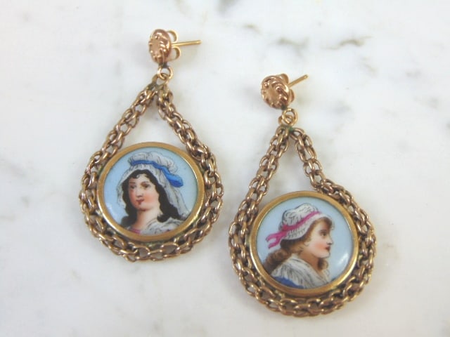 Vintage Estate 14K Gold Hand Painted Porcelain Earrings: FOR SALE IS THIS LOVELY VINTAGE 14K YELLOW GOLD HAND PAINTED PORCELAIN EARRINGS. THE EARRING WEIGHS 12g. THE EARRINGS MEASURE 2 1/8" BY 1 1/8". WOULD MAKE A GREAT GIFT FOR THAT SOMEONE SPECIAL. IF ANY
