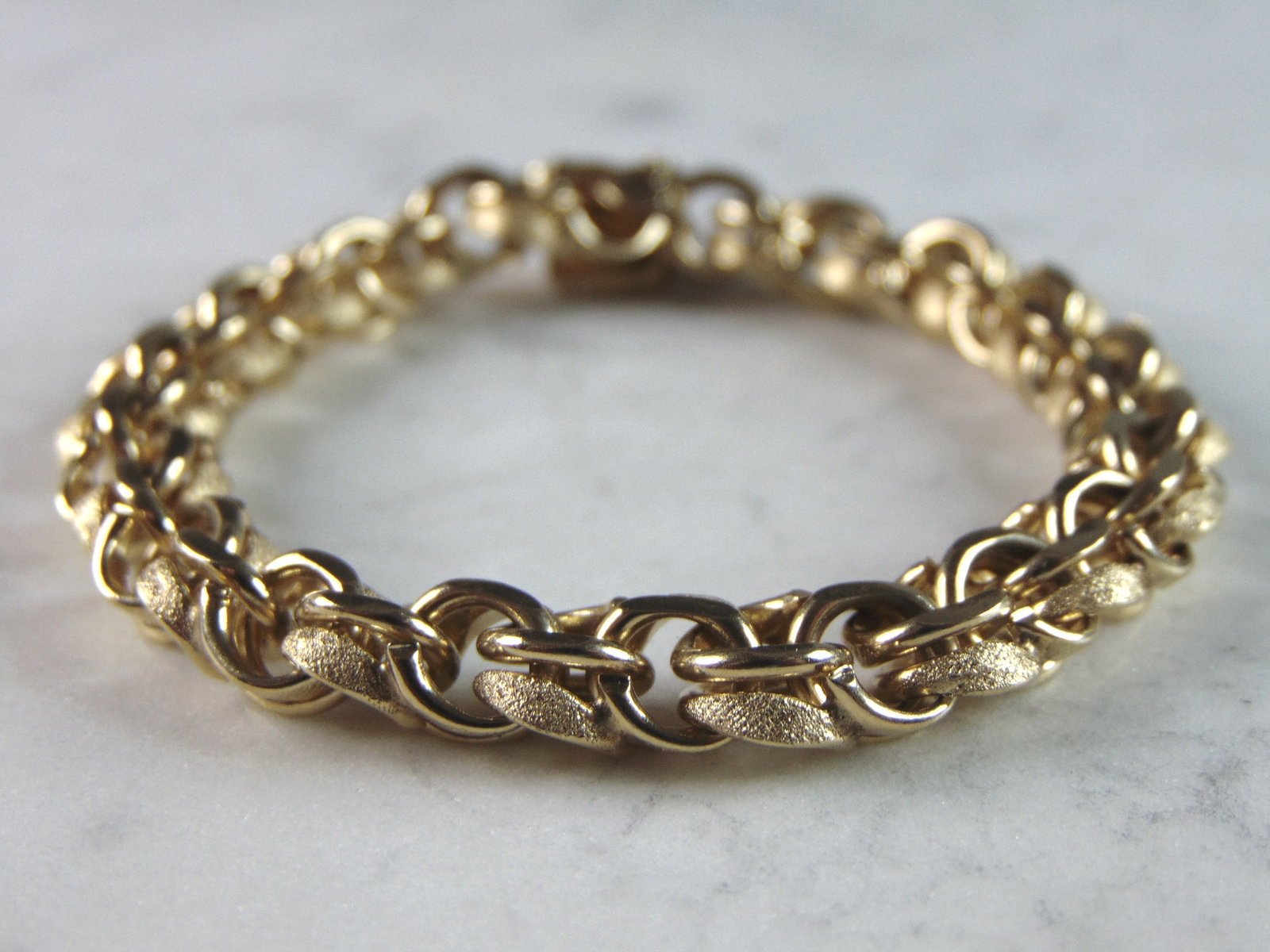 Womens Vintage Estate 14K Yellow Gold Bracelet: FOR SALE A LOVELY VINTAGE ESTATE 14K YELLOW GOLD BRACELET. BRACELET IS 7 3/4" LONG BY 3/8" WIDE, AND WEIGHS 33.1g. THIS WOULD MAKE A LOVELY GIFT FOR THAT SOMEONE SPECIAL. ANY QUESTIONS, PLEASE ASK. BE