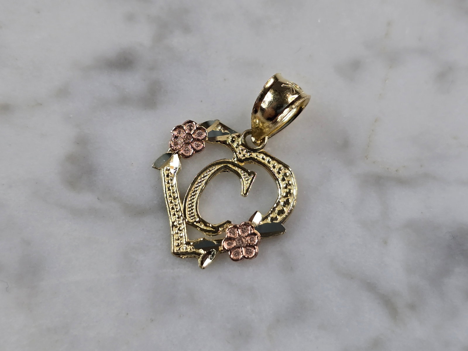 Womens 10K Yellow & Rose Gold Initial Letter " C " Heart Pendant: A WOMENS 10K YELLOW & ROSE GOLD "C" HEART PENDANT. PENDANT MEASURES 3/4" LONG BY 5/8" WIDE. TOTAL WEIGHT OF THE PENDANT IS 0.9g. WOULD MAKE A LOVELY GIFT FOR THAT SOMEONE SPECIAL. ANY QUESTIONS PLEASE