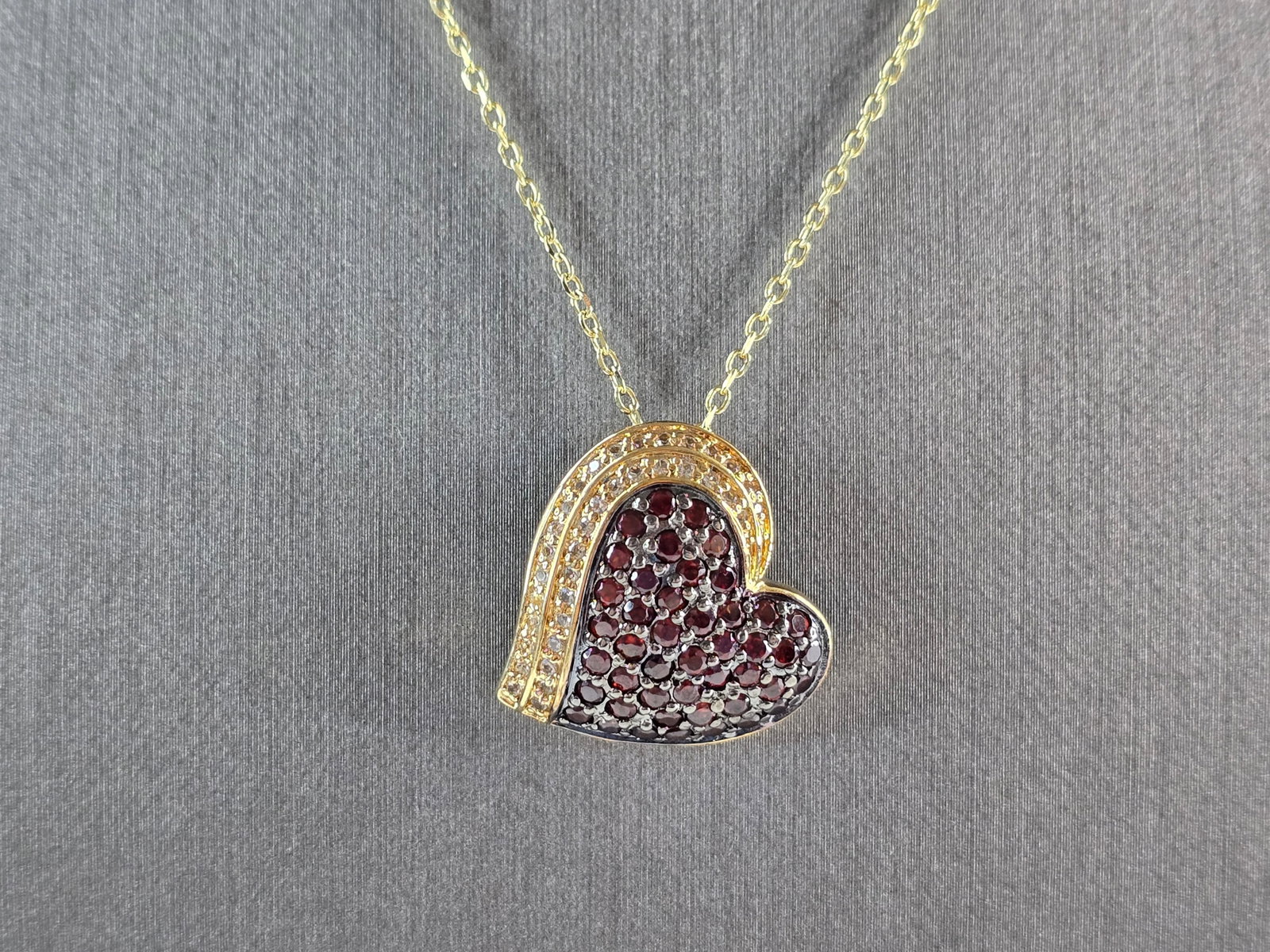 Womens Sterling Silver Gold Tone Modernist Pendant Heart Necklace: A WOMENS VINTAGE ESTATE STERLING SILVER GOLD TONE MODERNIST MULTI STONE PENDANT WITH NECKLACE. THE NECKLACE MEASURES ABOUT 17 3/4" LONG, AND THE PENDANT MEASURES 3/4" LONG BY 3/4" WIDE. TOGETHER THEY 