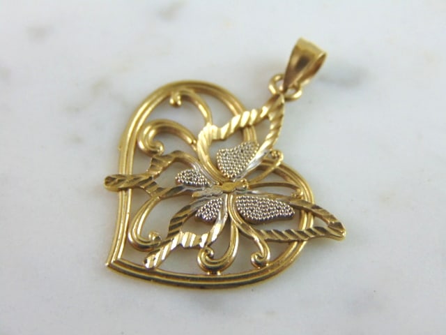 Womens Vintage Estate 14k Yellow Gold Heart Pendant: A WOMENS VINTAGE 14K YELLOW GOLD HEART BUTTERFLY PENDANT. THE TOTAL WEIGHT IS 2.8g. THE PENDANT MEASURES 1 1/4" LONG BY 1" WIDE. PENDANT IS MARKED ON THE BALE. MAKES A GREAT GIFT FOR THAT SOMEONE SPEC